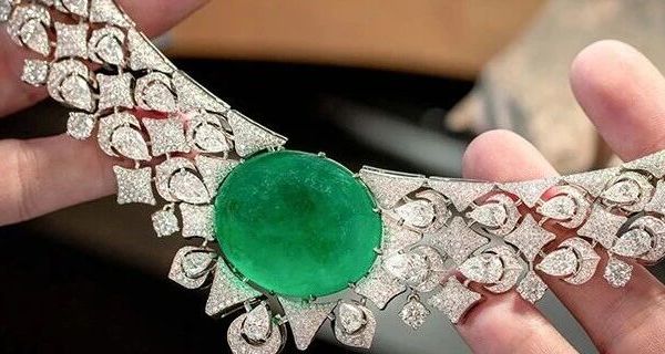 YanneDesign设计视角：Chopard Red Carpet 2025 高级珠宝卡罗琳的寰宇绮境