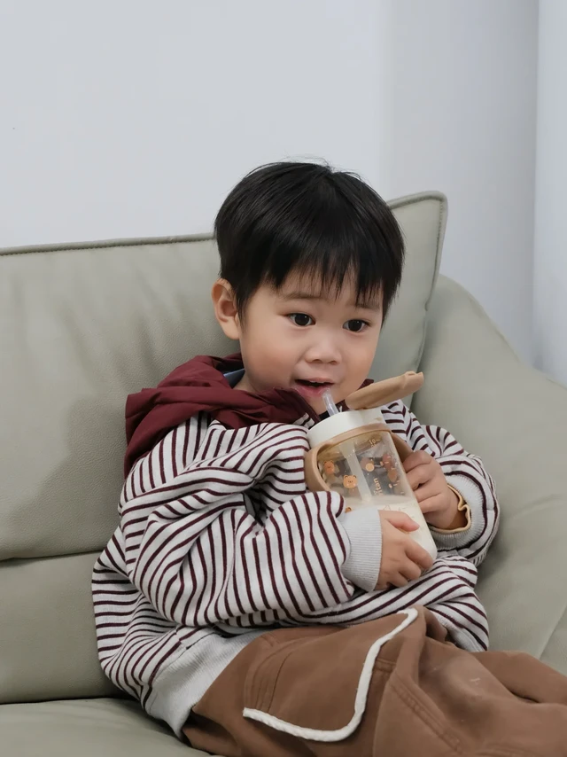 敏宝换季不胀肚！这罐奶粉让娃吃睡都省心～