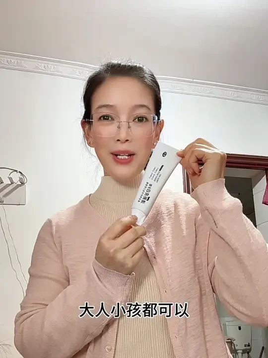 莺妆清新亮白牙膏 牙黄牙黑口腔有异味的都可以试一下，支持试用一个月，不满意可以退，有运费险，大家放心去拍#自用好物推荐 #亮白牙膏去黄去口臭 #特殊孩子的妈妈