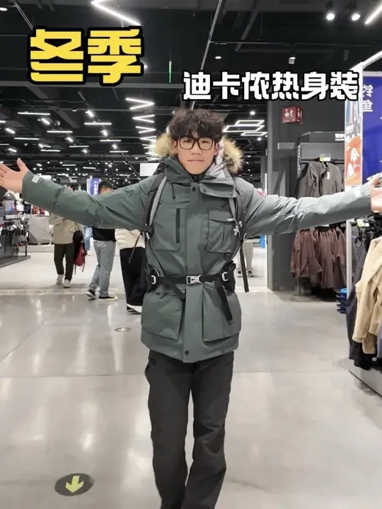 冬天徒步翻车？迪卡侬热身装保命！暴雪暴雨都能扛！#迪卡侬热身装#冬季户外装备 #徒步穿搭