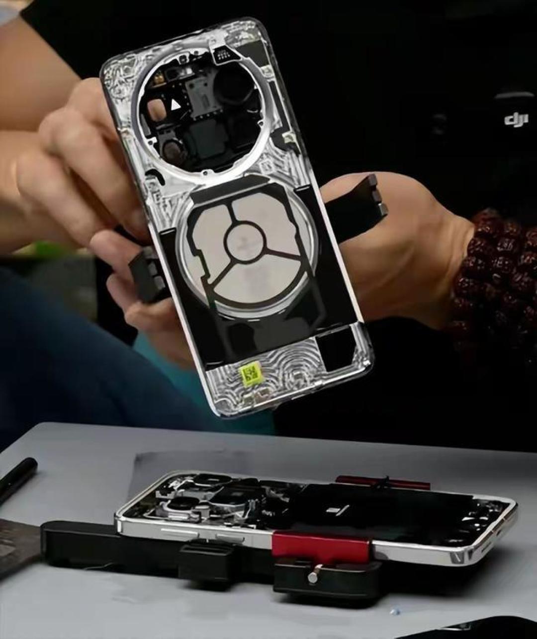 Mate80 Pro Max首拆：不止是组装，一体化雕刻机身工艺令人惊叹