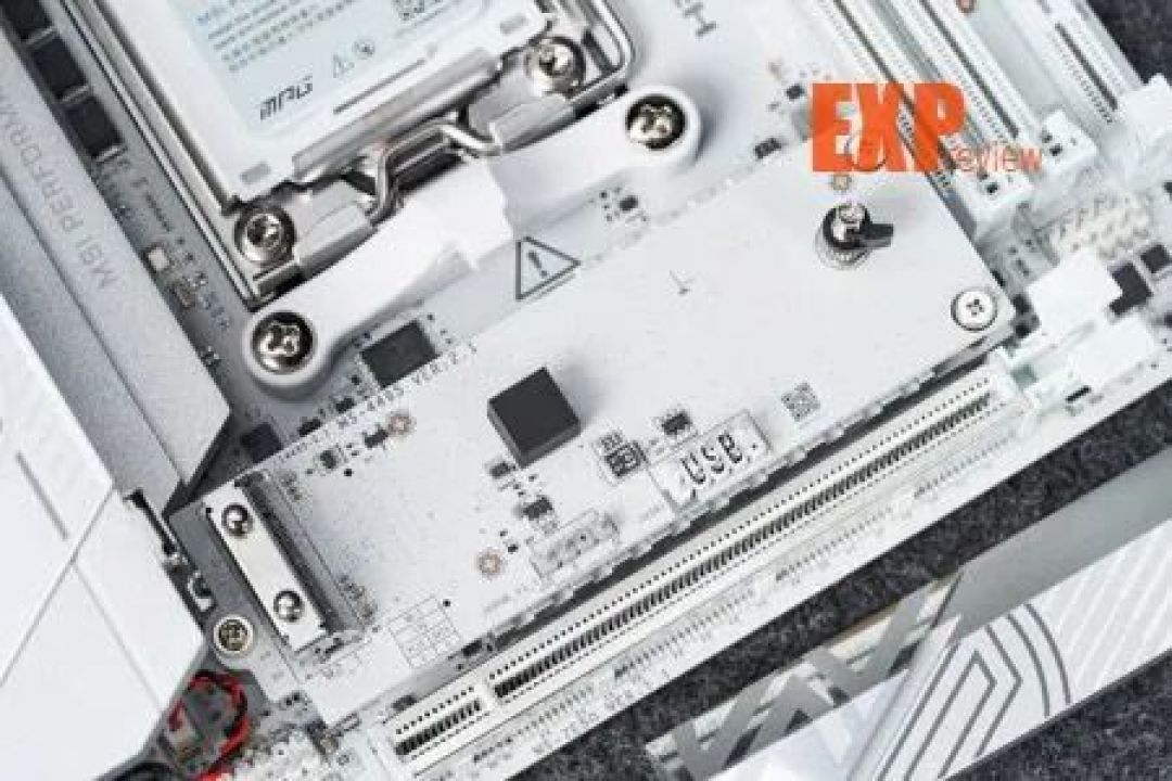 微星X870I刀锋钛主板评测：从供电到扩展全面升级，内存频率轻松破万