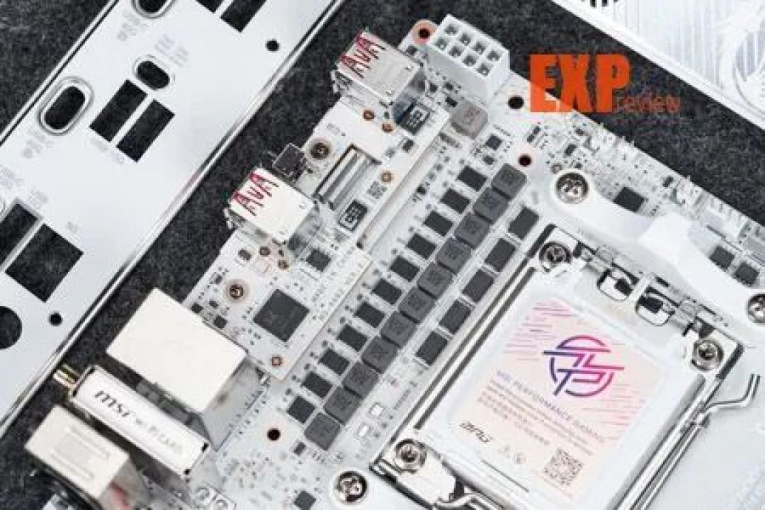微星X870I刀锋钛主板评测：从供电到扩展全面升级，内存频率轻松破万