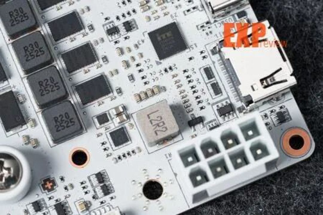 微星X870I刀锋钛主板评测：从供电到扩展全面升级，内存频率轻松破万