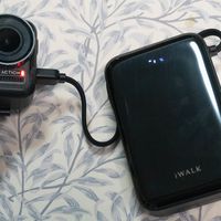 能放进衬衫口袋的充电宝，配action用！iWALK爱沃可小魔充电宝