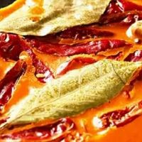 重庆火锅底料，微辣醇厚家庭商用皆宜