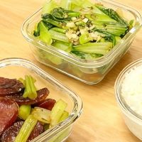 芹菜炒腊肠 + 清炒上海青,简单又美味!💥