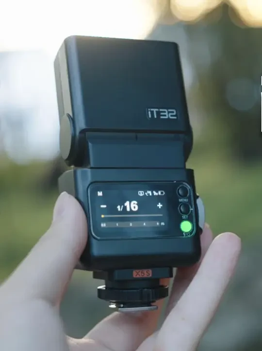 听说买it30pro的都哭了？ #摄影器材 #闪光灯 #神牛it32 #摄影 #开箱