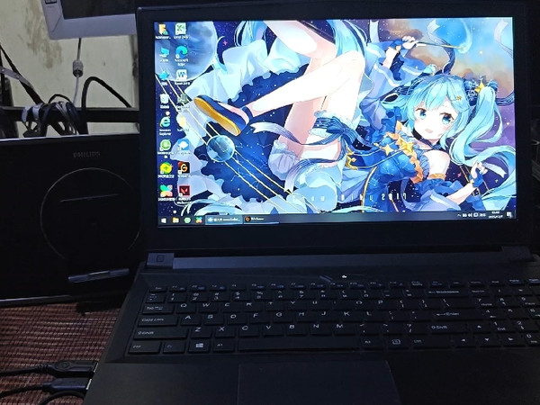 1099出台1080p炫龙游戏本i5 8400六核台式处理器8加256固态6g gtx1060独显功能硬件全好流畅游玩大部分游戏