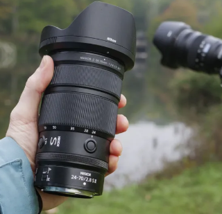 尼康Z 24-70mm f/4 vs f/2.8 S II怎么选？我们汇总了68位用户真实体验，结论在这