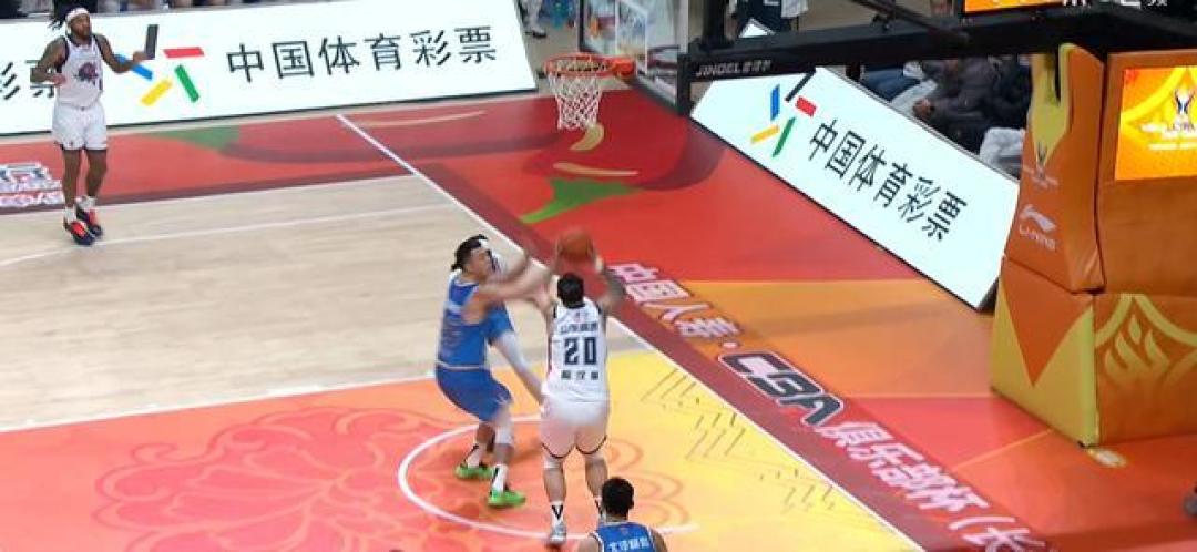 高诗岩30秒5分定乾坤,山东男篮99-95险胜北京保留晋级希望