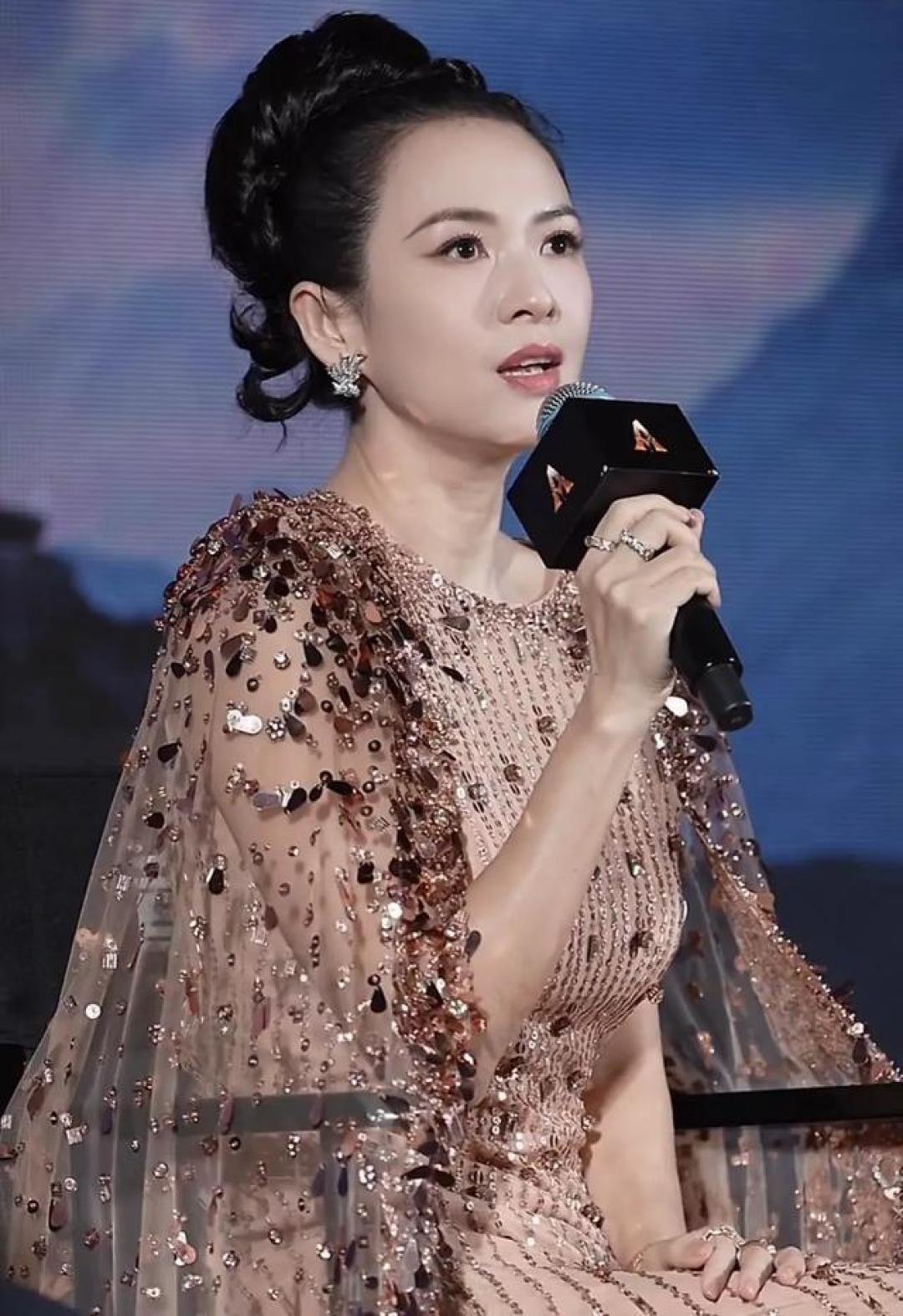 阿凡达3三亚首映:红毯取消口碑两极,卡梅隆携众星揭秘新作