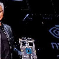 英伟达真要慌了？AI芯片三国杀打响！亚马逊新芯片挥刀砍价50%