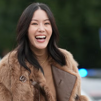 9款人造皮草外套搭配，让今冬最热门的外套潮流变得超级实用