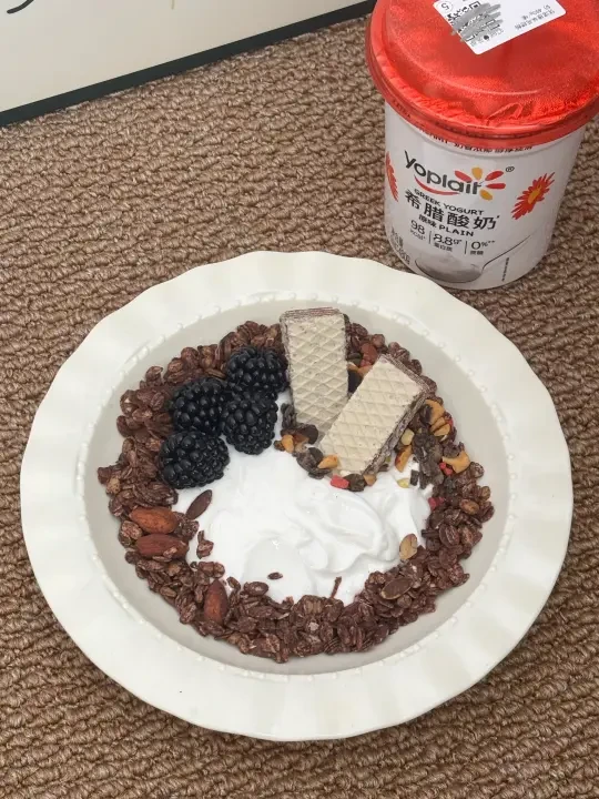 这杯酸奶碗让我早餐馋哭同事！