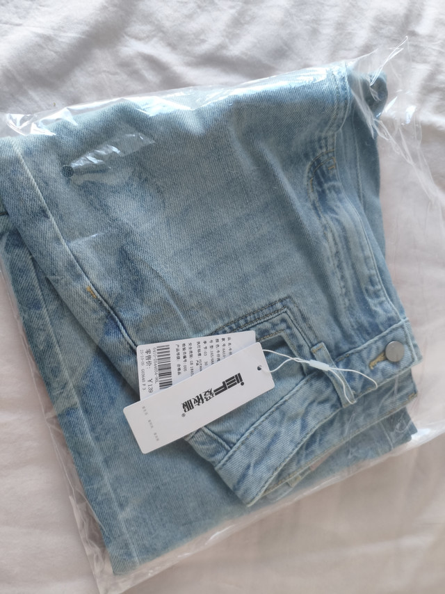 爱依服发布2025年新款，韩版时尚阔腿裤，引领通勤潮流