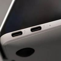 对比横评：价格差不多，数据线是选原厂还是雷电4？