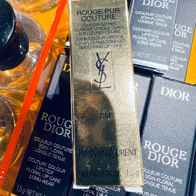 YSL纯口红RM：一支小金管里的法式风情！