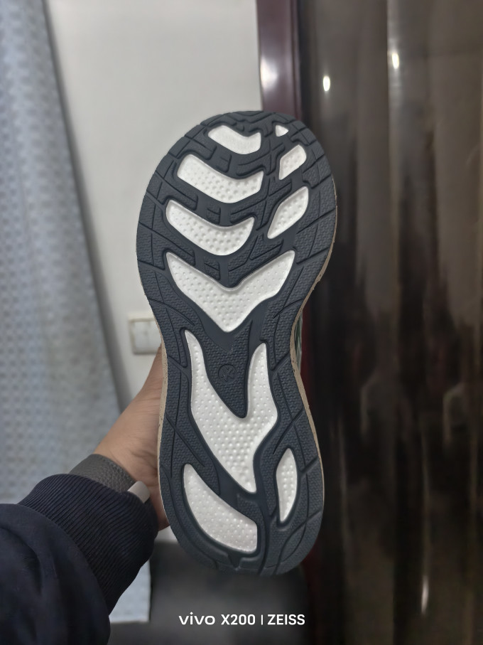 必迈跑鞋