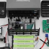 应对突发情况，还能照明充电，迈瑟伦多功能应急启动电源拆解