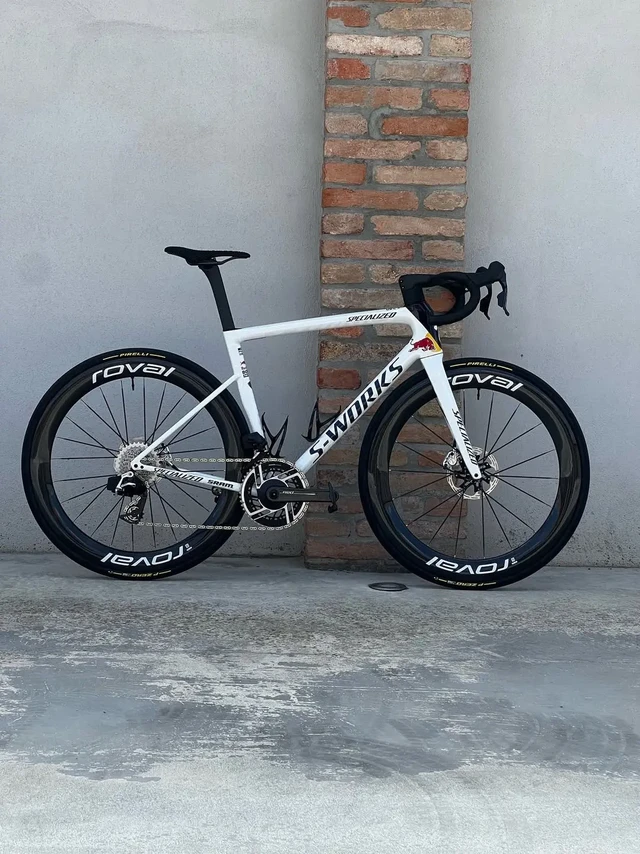 搭配 是为了协调。:S-Works Tarmac SL8
:Roval Rapide Cockpit
:Roval Rapide CLX SPRINT
:NEW SRAM RED AXS
#red