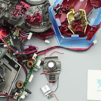 买个钢铁侠模型还带充电功能？千世机甲漫威MK3胸像充电中心拆解