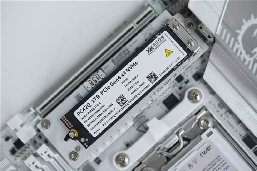 疾速7000MB/s!长江存储PC42Q 1TB SSD图赏