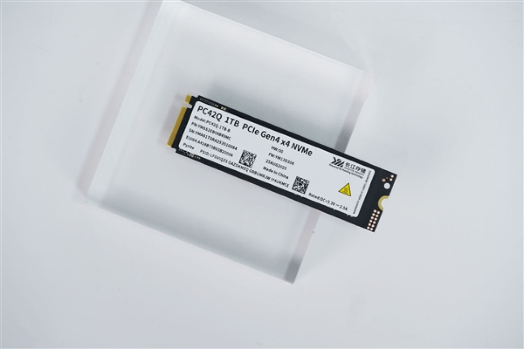 疾速7000MB/s!长江存储PC42Q 1TB SSD图赏