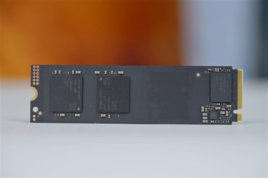 疾速7000MB/s!长江存储PC42Q 1TB SSD图赏