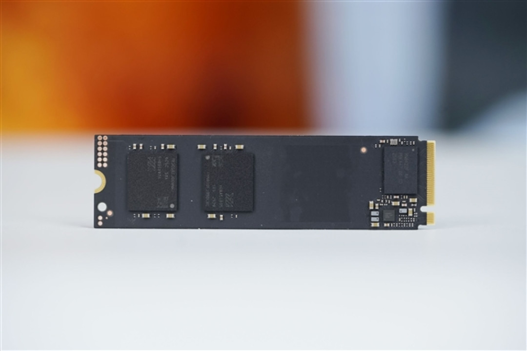 疾速7000MB/s!长江存储PC42Q 1TB SSD图赏