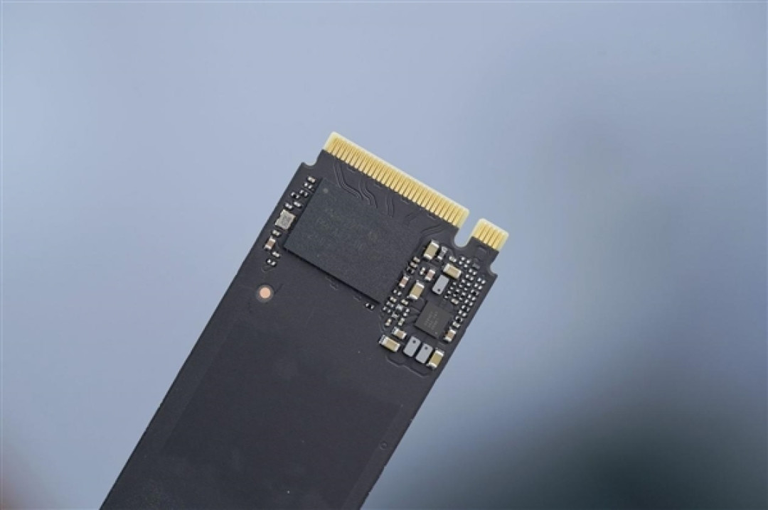 疾速7000MB/s!长江存储PC42Q 1TB SSD图赏