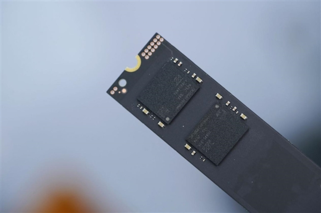 疾速7000MB/s!长江存储PC42Q 1TB SSD图赏
