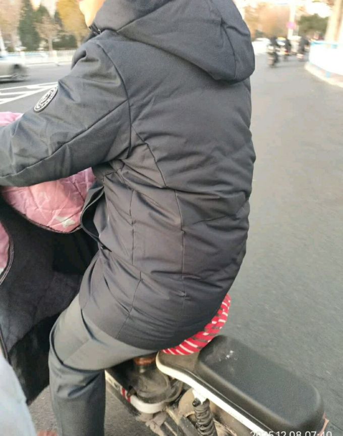 雪中飞男士羽绒服