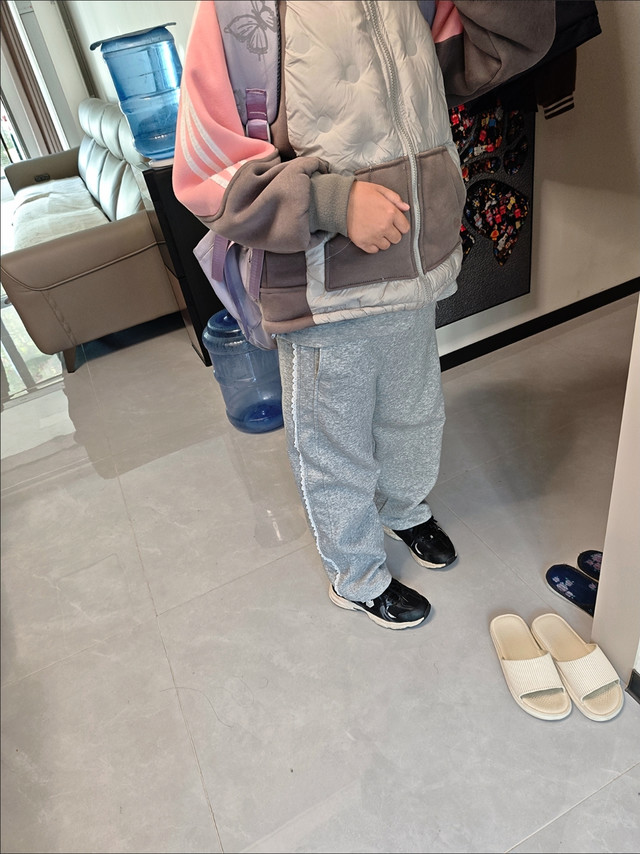 中大童加绒休闲卫裤，今年款式新潮