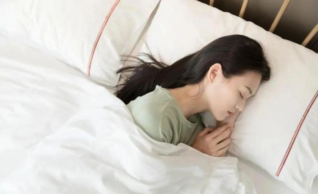 别再只关心睡多久!研究证实:晚上10-11点才是“护心”黄金窗口