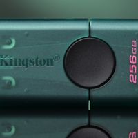 双接口U盘的两个口可以同时插在不同设备使用吗？