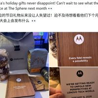 摩托罗拉节日礼包暗藏玄机，木制折叠笔记本暗示2026年将推书本式新机