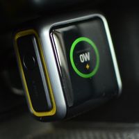 带有大屏动画显示的AI车充？170W高功率+三口输出：Aohi奥海车充