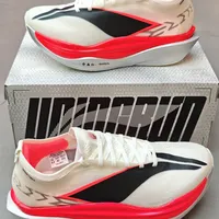 李宁飞电6能挑战国际大牌跑鞋吗？1200+用户观点深度碰撞