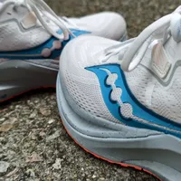 索康尼双密度中底是舒适升级还是营销噱头？1000+用户观点大碰撞