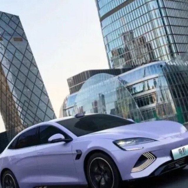 比亚迪固态电池正式装车，充电12分钟能跑1500km，关键价格还不贵