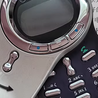 摩托罗拉V70：当年7000元炫富神器，如今电子垃圾价？