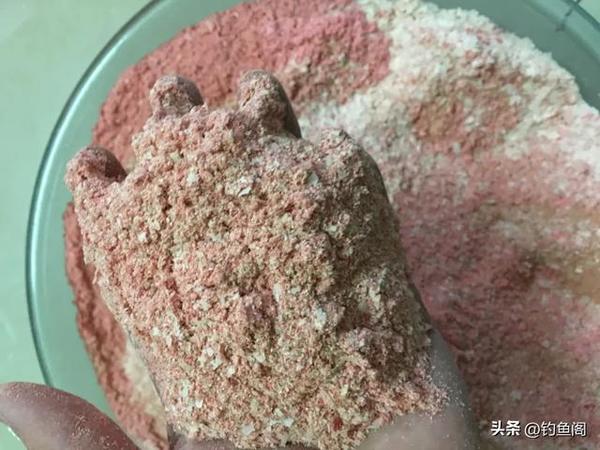 冬钓鲫鱼，一旦腥饵“失灵”，就试试这2个配方，有惊喜！