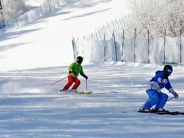 【冬藏·主打】雪季重磅，长白山2大度假区6家酒店＋滑雪开售！接送、温泉、乐园一站式度假，另赠雪地摩托、马拉爬犁，寒假、春节速订！