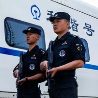 高铁女性安全防护措施引热议，500+用户观点全景呈现