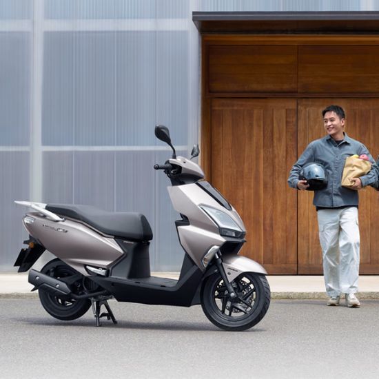 新大洲本田踏板摩托车，ABS箱杠版，灰黑款式，受欢迎！