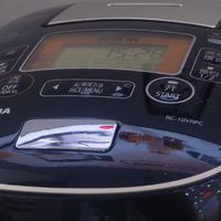 电饭煲选购记：一碗好饭，为何她最终选择了东芝真空云朵煲？