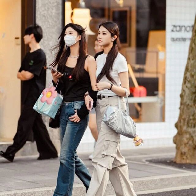 为什么劝你运动鞋多穿飞跃，而不是萨洛蒙？看完上海街拍就懂了