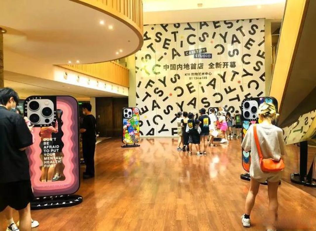 500元手机壳疯抢背后:是年轻人的“社交名片”还是“智商税”?