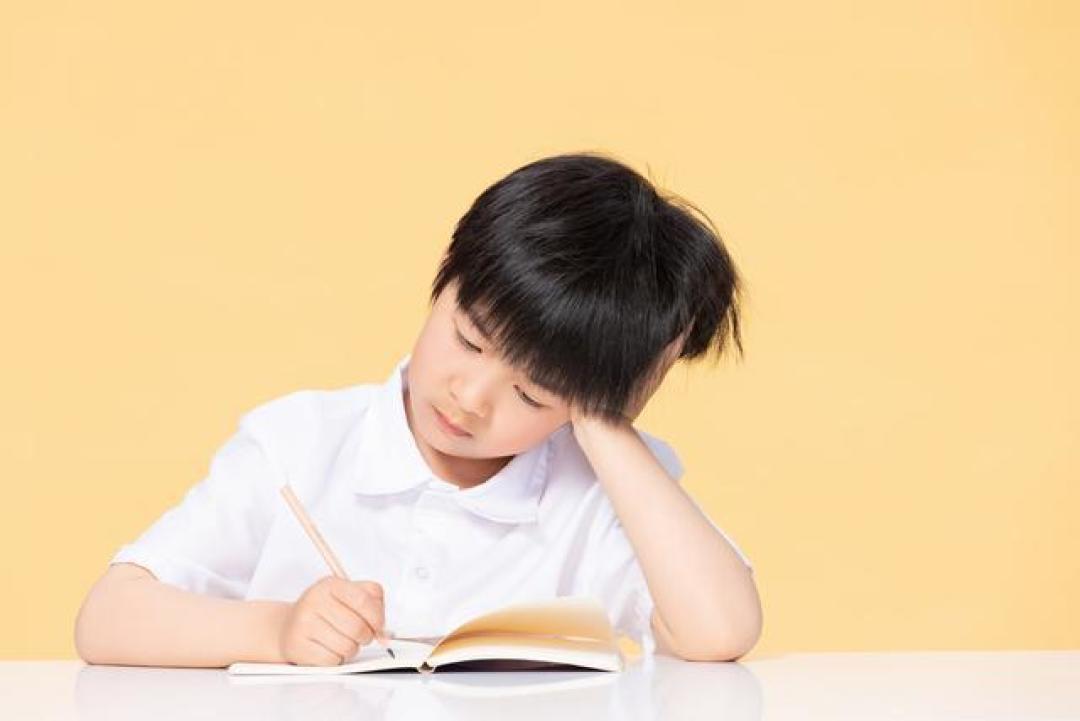 面对沉迷手机的孩子,从“敌人”变“队友”才是破局关键